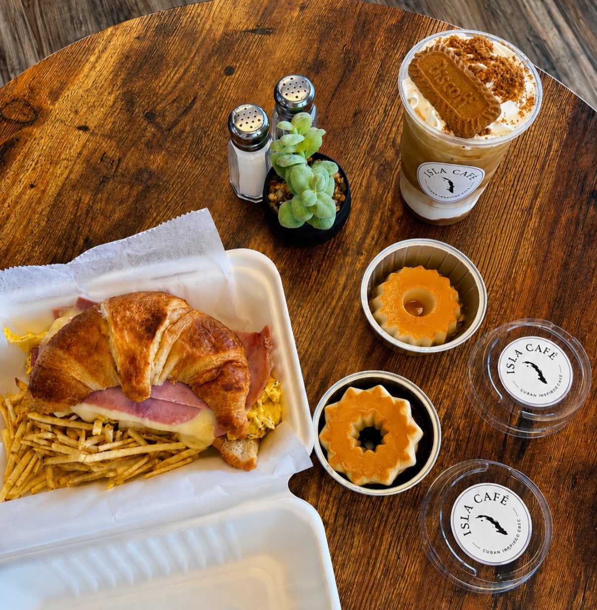 The perfect order: Bacon, Egg, Ham & Cheese Croissant, Coffee and something sweet 🥐🍮☕️